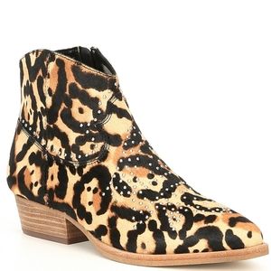 Gianni Bini Brycin Western Leopard Hairc